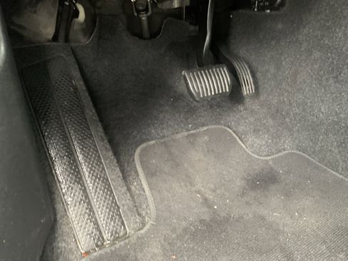 Used 2025 Volvo XC40 B5 Core image 17