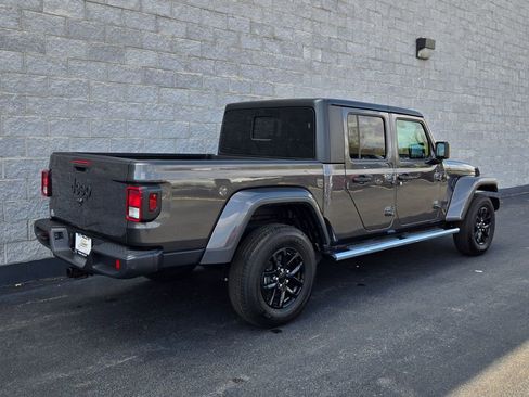 Used 2023 Jeep Gladiator Sport AWD/4WD image 5