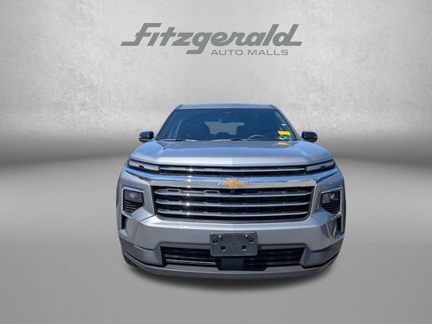 Used 2026 Chevrolet Traverse LT AWD/4WD image 2