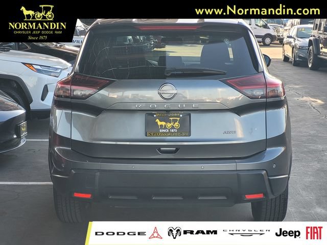 Used 2025 Nissan Rogue SV AWD/4WD image 4