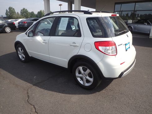 Used 2008 Suzuki SX4 AWD Hatchback image 3