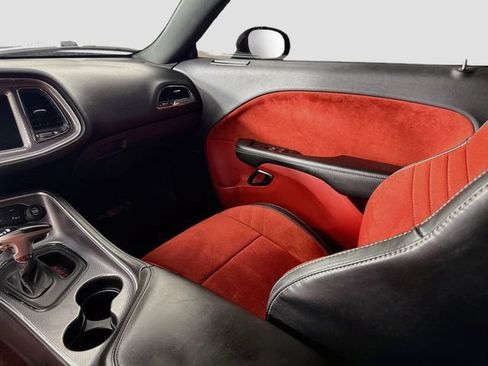 Used 2015 Dodge Challenger SRT Hellcat RWD image 23