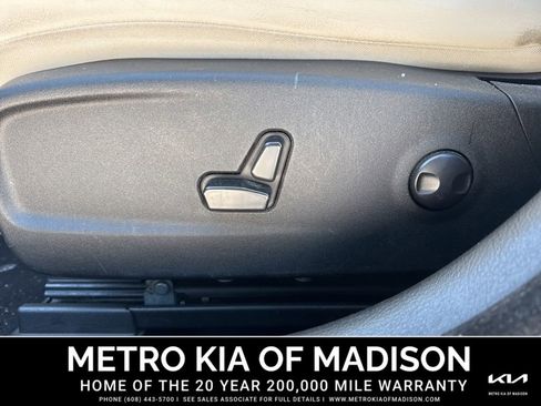 Used 2022 Chrysler 300 Touring L w/ Comfort Group image 14