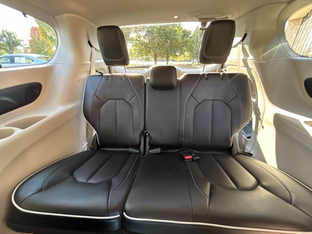 Used 2023 Chrysler Pacifica Limited FWD image 18