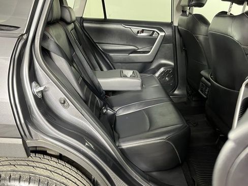 Used 2020 Toyota RAV4 XLE Premium image 29