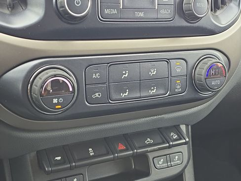 Used 2018 Chevrolet Colorado Z71 image 18