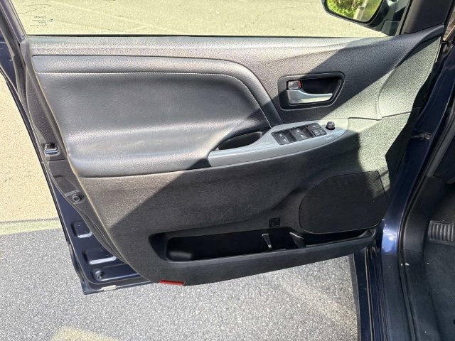 Used 2019 Toyota Sienna SE AWD/4WD image 13