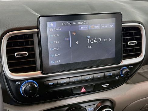 Used 2025 Hyundai Venue SEL FWD image 21