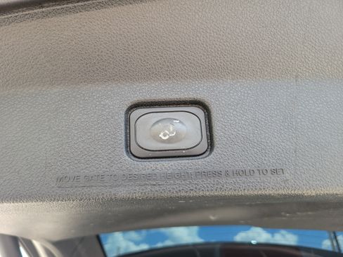 Used 2017 Ford Explorer XLT w/ Equipment Group 202A FWD image 12