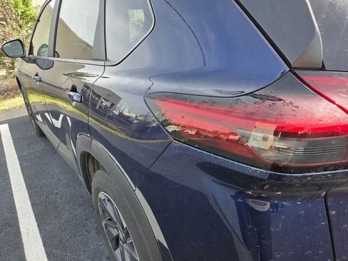 Used 2024 Nissan Rogue SV image 5