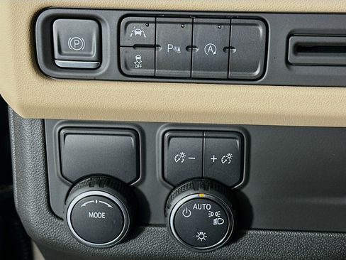 Used 2023 Chevrolet Tahoe Premier image 17