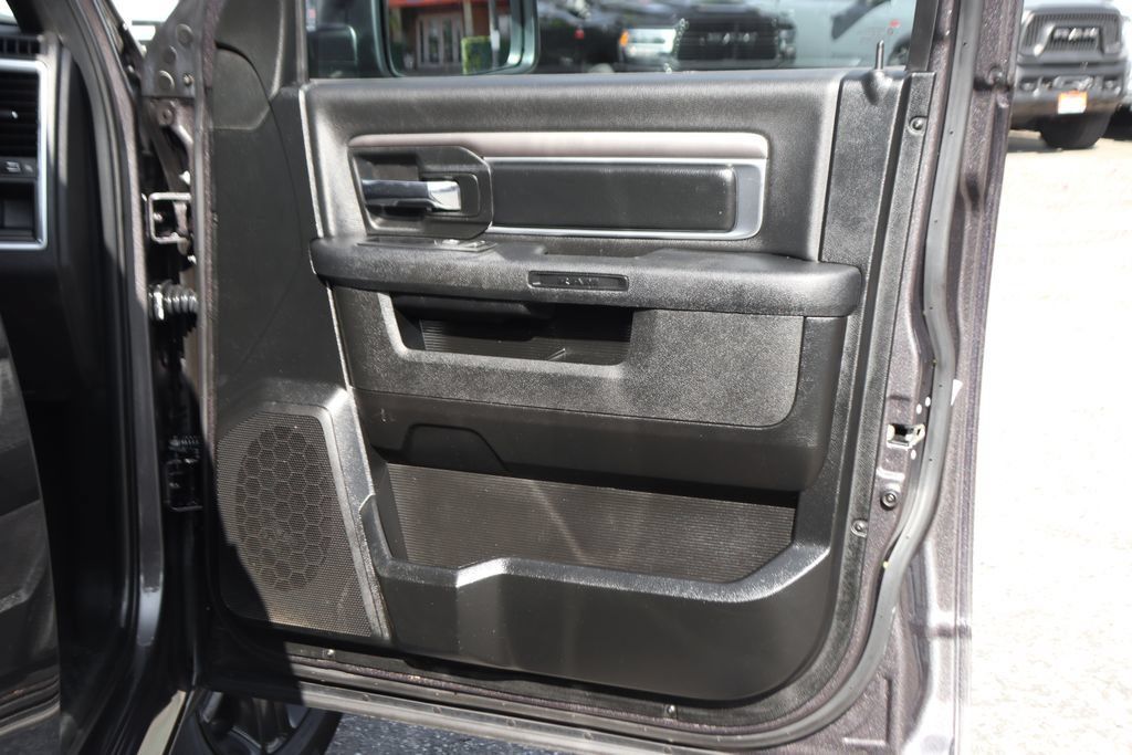 Used 2024 RAM 1500 Warlock AWD/4WD image 39