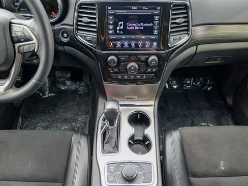 Used 2022 Jeep Grand Cherokee Laredo X image 42