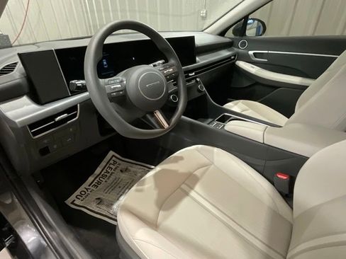 Used 2025 Hyundai Sonata SEL FWD image 8