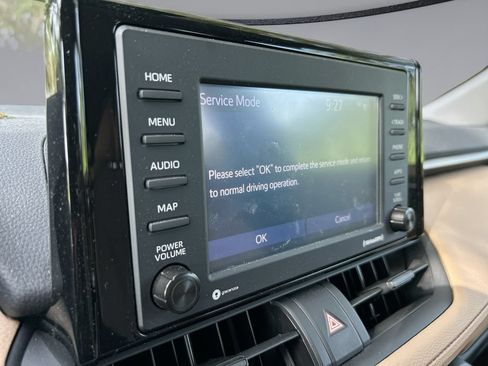 Used 2021 Toyota RAV4 LE FWD image 20