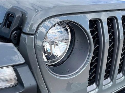 Used 2022 Jeep Gladiator Rubicon w/ Trailer Tow Package AWD/4WD image 31