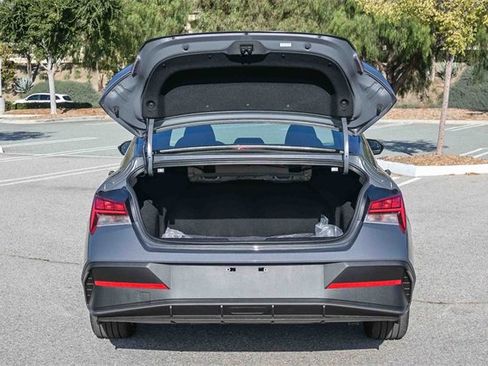 New 2026 Hyundai Elantra Sport image 7