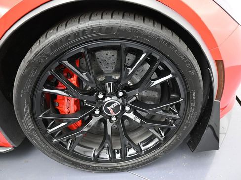 Used 2015 Chevrolet Corvette Z06 w/ 3LZ Preferred Equipment Group image 28