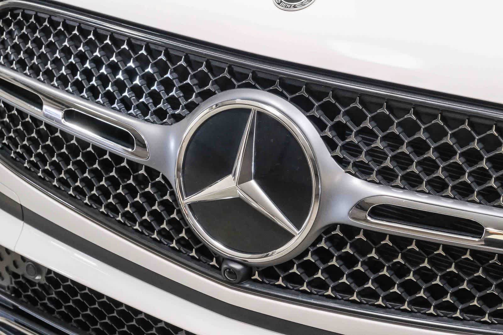 Used 2025 Mercedes-Benz GLC 350e 4MATIC image 14
