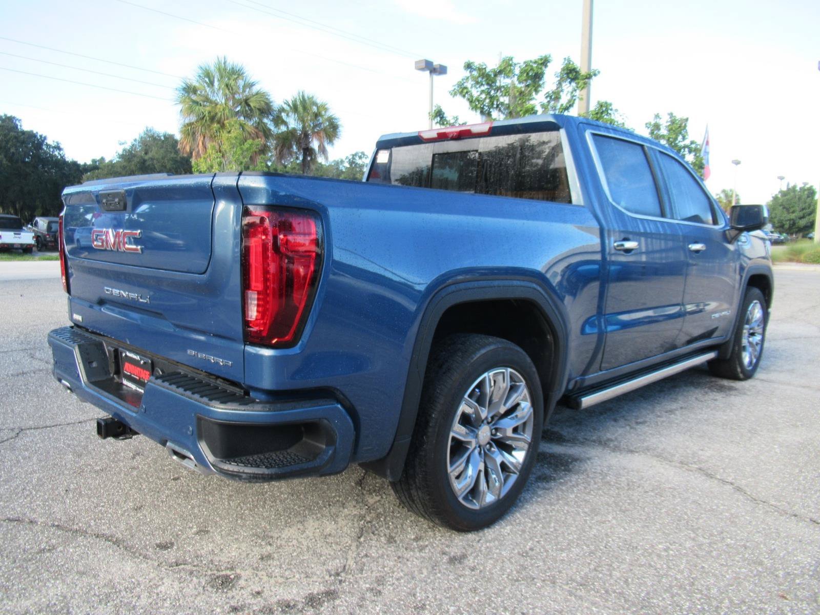 Used 2025 GMC Sierra 1500 Denali w/ Denali Reserve Package AWD/4WD image 7