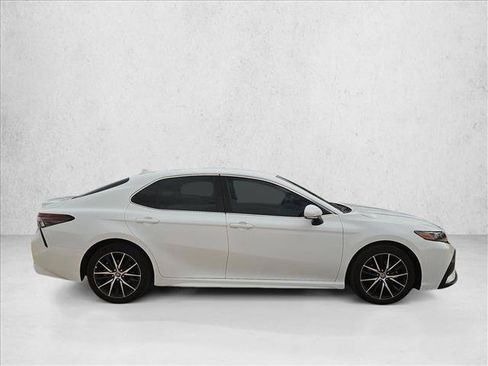 Used 2022 Toyota Camry SE w/ Carpet Mat Package (TMS) FWD image 4
