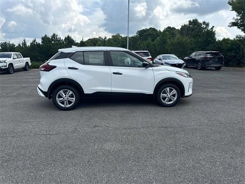 New 2025 Nissan Kicks Play S image 3