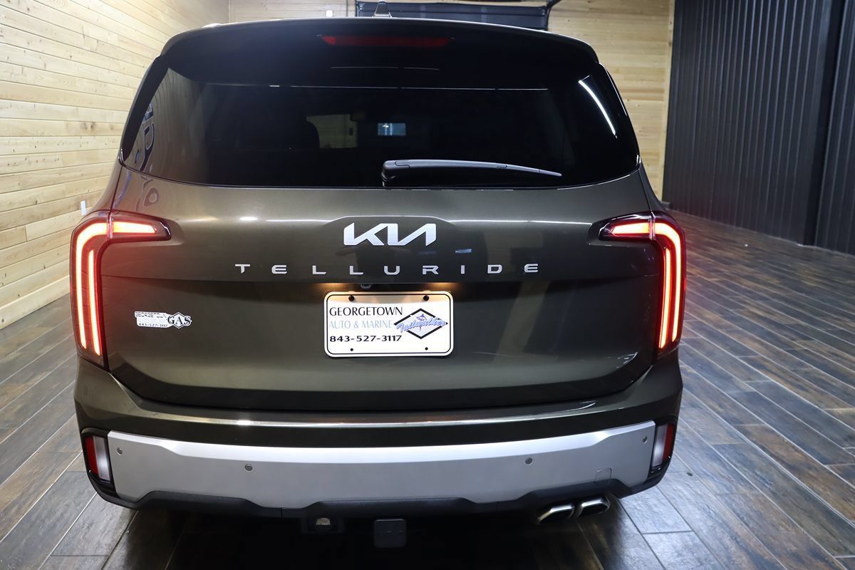 Used 2024 Kia Telluride EX w/ EX Captain's Chair Package FWD image 4