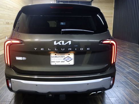 Used 2024 Kia Telluride EX w/ EX Captain's Chair Package FWD image 4