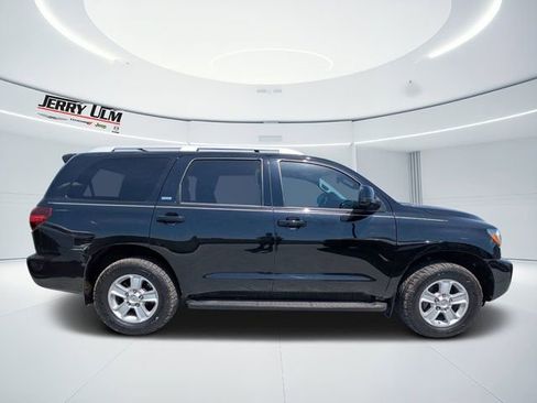 Used 2020 Toyota Sequoia SR5 w/ Premium Package AWD/4WD image 2