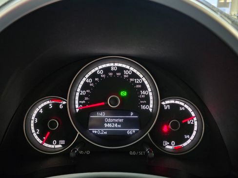 Used 2013 Volkswagen Beetle TDI image 41