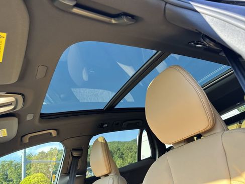 New 2026 Volvo V60 B5 Cross Country Ultra w/ Protection Package Premier image 10