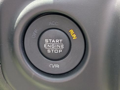 Used 2023 Jeep Gladiator Sport AWD/4WD image 29