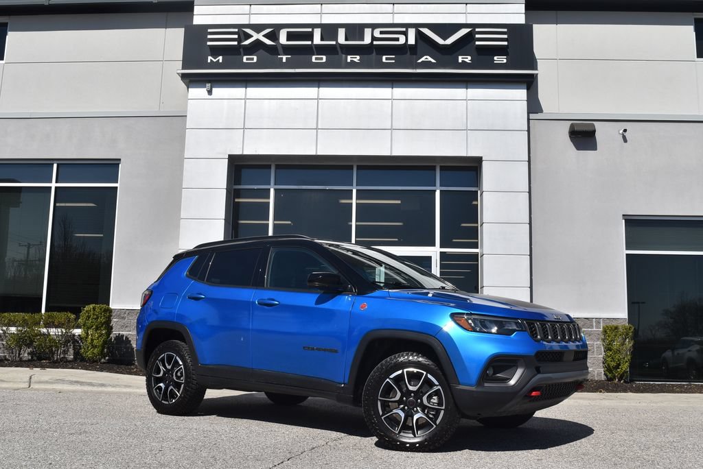 Used 2025 Jeep Compass Trailhawk AWD/4WD image 1