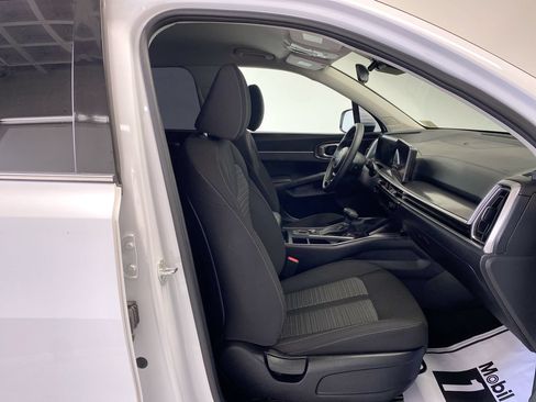 Certified 2025 Kia Sorento LX FWD image 28