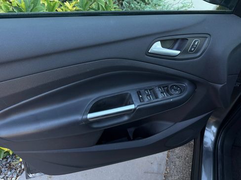 Used 2019 Ford Escape SE FWD image 10