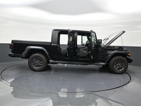 Used 2025 Jeep Gladiator Sport image 31
