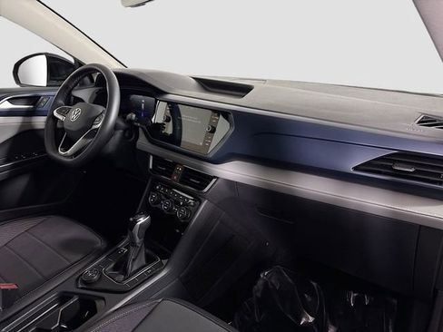 Used 2024 Volkswagen Taos SE image 30