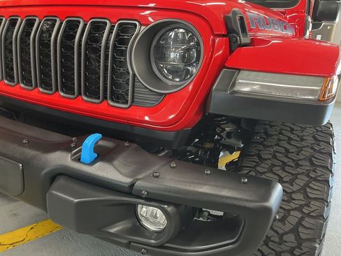 Used 2024 Jeep Wrangler Unlimited Rubicon 4xe AWD/4WD image 10