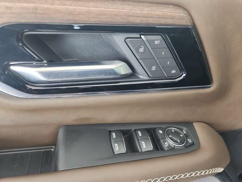 Certified 2025 GMC Yukon Denali Ultimate w/ LPO, Floor Liner Package AWD/4WD image 23