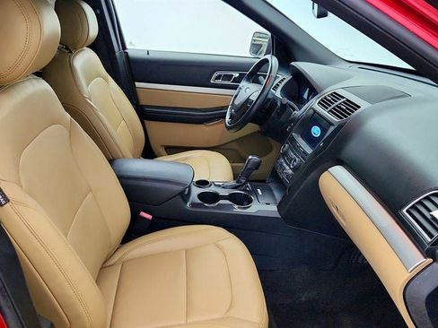 Used 2017 Ford Explorer XLT w/ Equipment Group 202A image 26