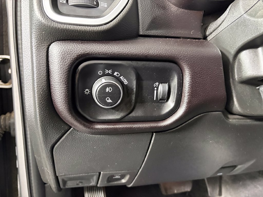 Used 2023 RAM 3500 Big Horn w/ Night Edition AWD/4WD image 13
