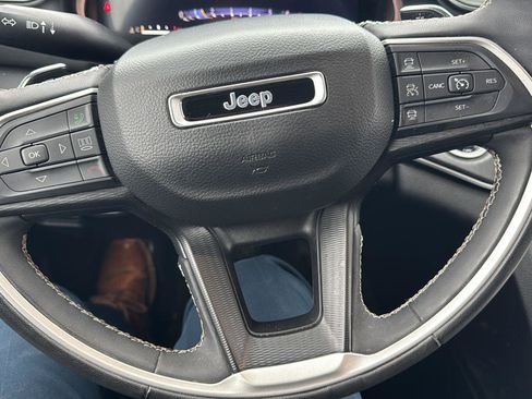 Used 2023 Jeep Grand Cherokee Altitude image 13