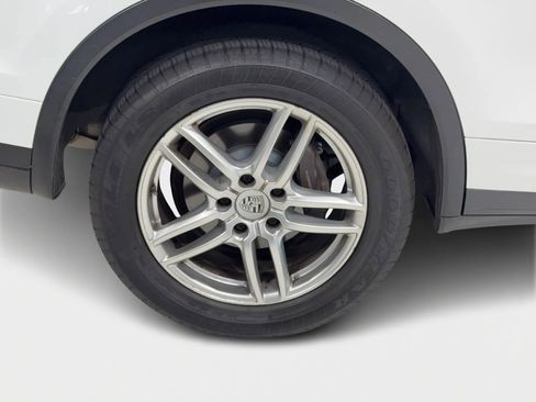 Used 2018 Porsche Cayenne w/ Premium Package image 37