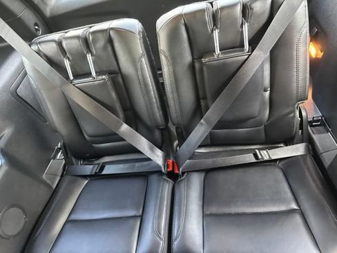 Used 2017 Ford Explorer XLT w/ Equipment Group 202A AWD/4WD image 14