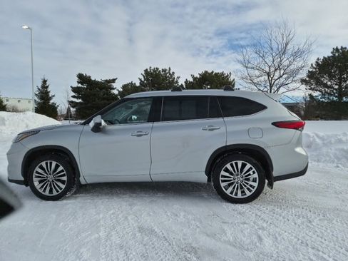 Used 2020 Toyota Highlander Platinum image 12