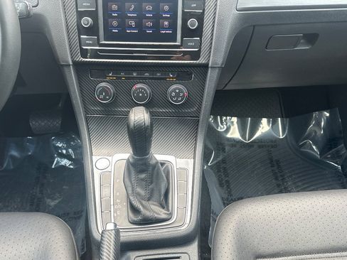 Used 2021 Volkswagen Golf 4-Door image 30