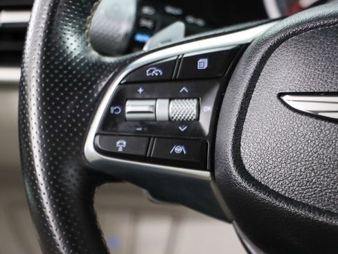 Used 2025 Genesis G70 2.5T AWD/4WD image 13