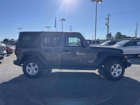Used 2019 Jeep Wrangler Unlimited Sport S image 2