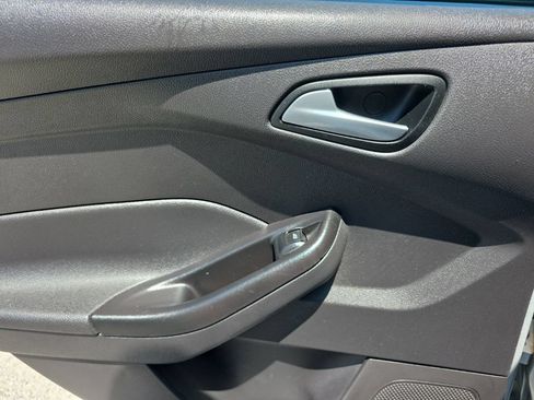 Used 2014 Ford Focus SE FWD image 18