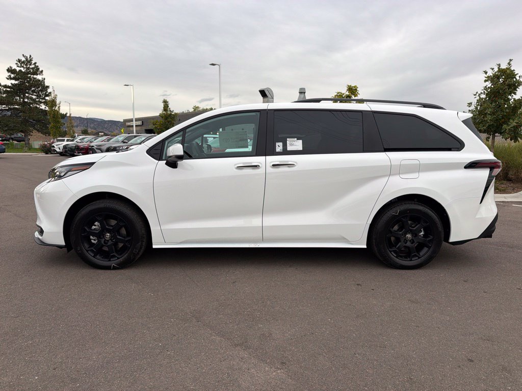 New 2026 Toyota Sienna XLE Woodland Edition AWD/4WD image 4